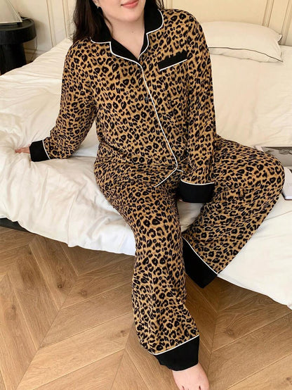 بيجامة نسائي فضفاضة بنقشة جلد الفهد وياقة متباينة من ديزي