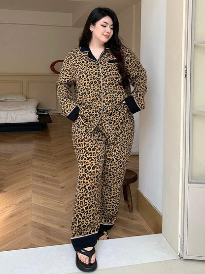 بيجامة نسائي فضفاضة بنقشة جلد الفهد وياقة متباينة من ديزي