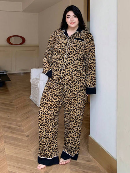 بيجامة نسائي فضفاضة بنقشة جلد الفهد وياقة متباينة من ديزي