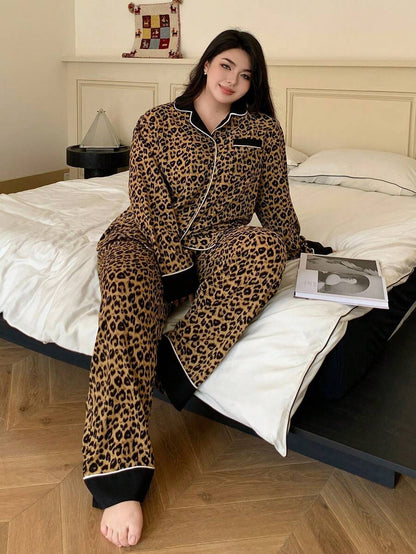 بيجامة نسائي فضفاضة بنقشة جلد الفهد وياقة متباينة من ديزي