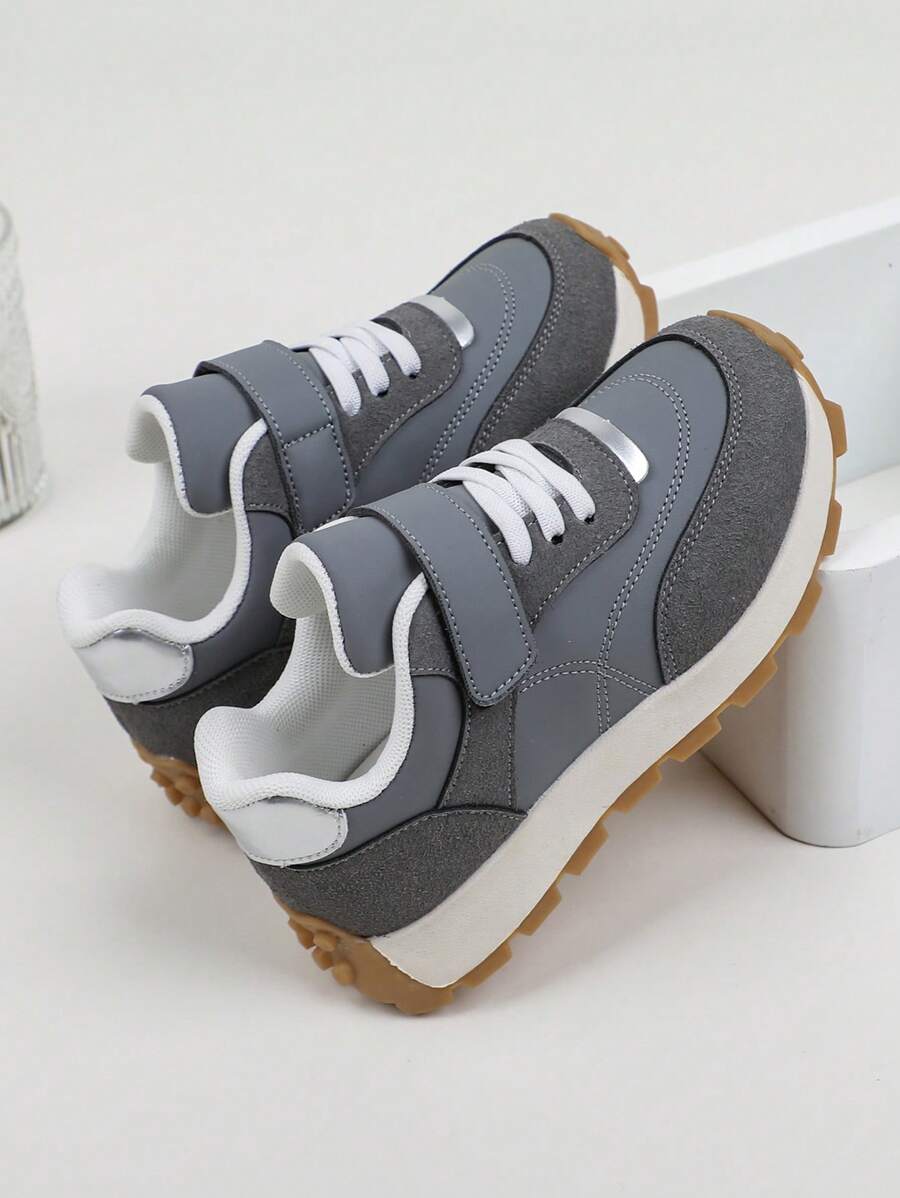 زوج واحد من الأحذية الرياضية الخارجية المريحة والعصرية للأطفال للأولاد والبناتShein