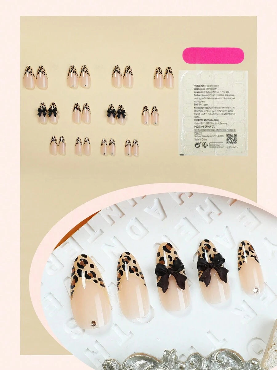 Y2K 24 قطعة من أظافر اللوز المتوسطة Shein