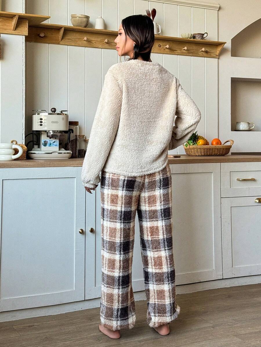 طقم بيجامة من قطعتين من SHEIN