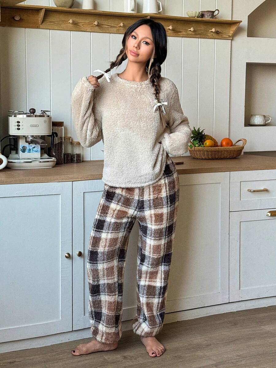 طقم بيجامة من قطعتين من SHEIN