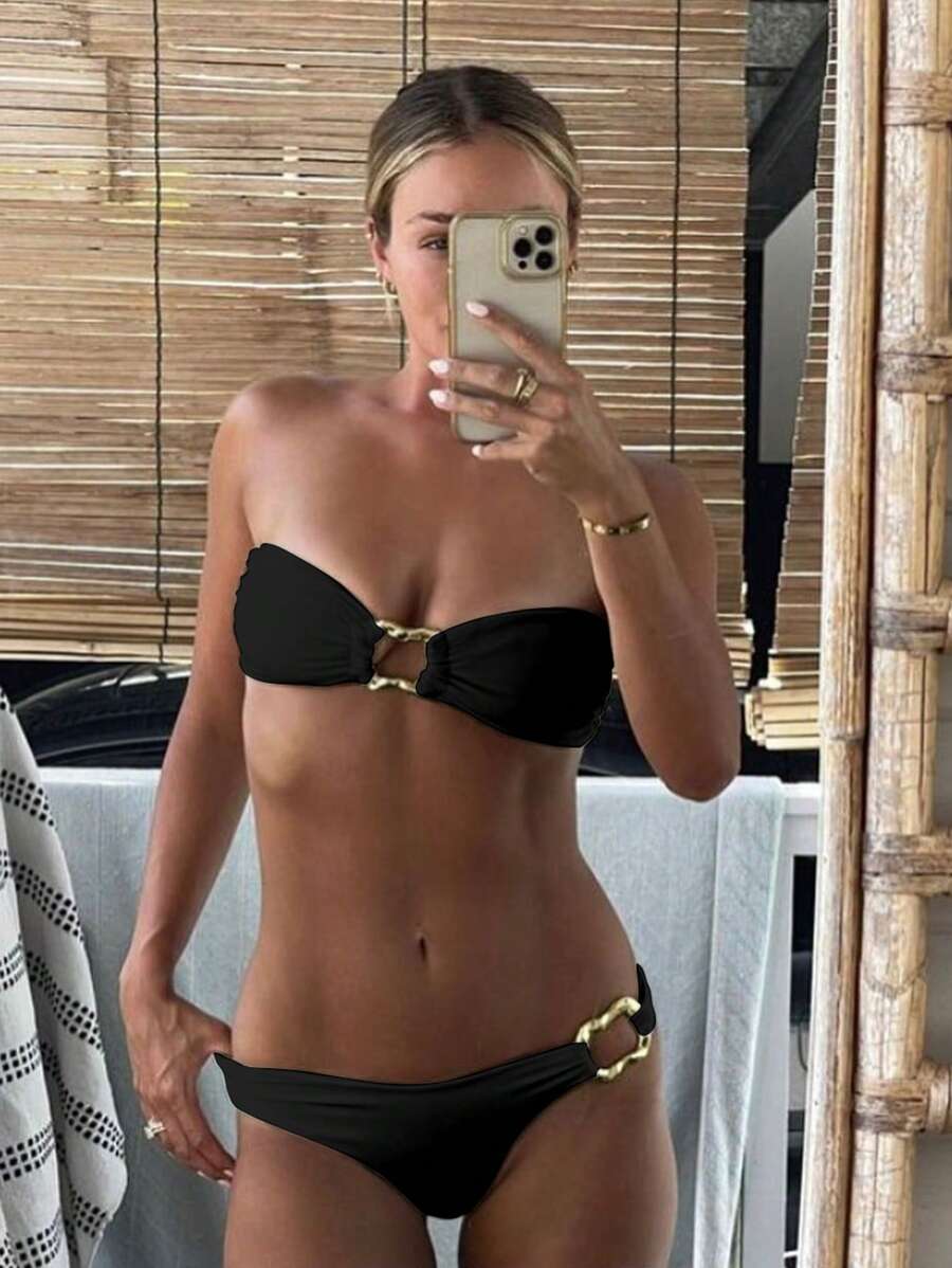 مايوه بكيني نسائي أسود بتصميم هالتر أنيق – إطلالة جريئة وجذّابة لصيف مثالي