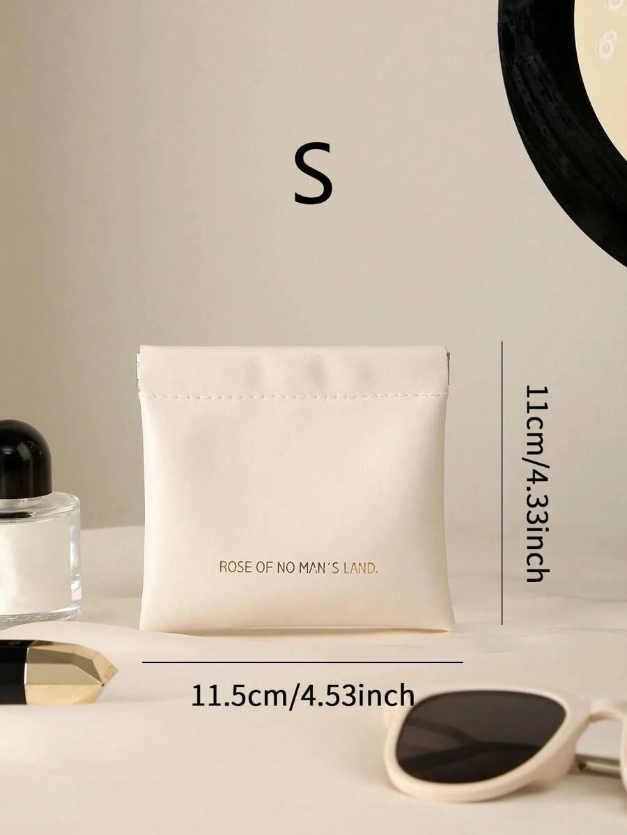 حقيبة صغيرة بتصميم أنيق وبسيط