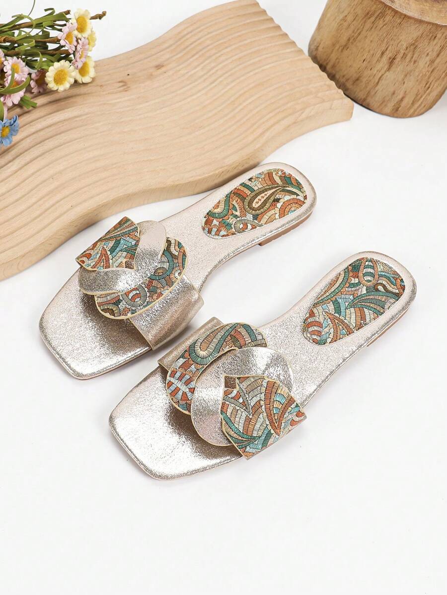 صندل نسائي خفيف من Shein