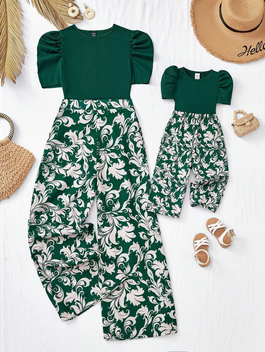 طقم من شي إن – تيشيرت بأكمام قصيرة وبنطال طويل بطبعة زهور صيفية