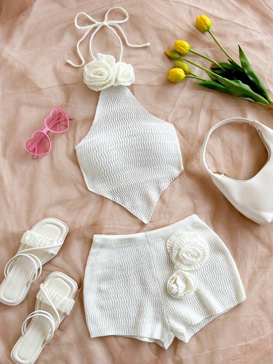 طقم من قطعتين من Soleia مصنوع يدويًا من أعلى وأسفل بدون ظهر مزين بالزهور ثلاثية الأبعاد وشورت قصير جدًا