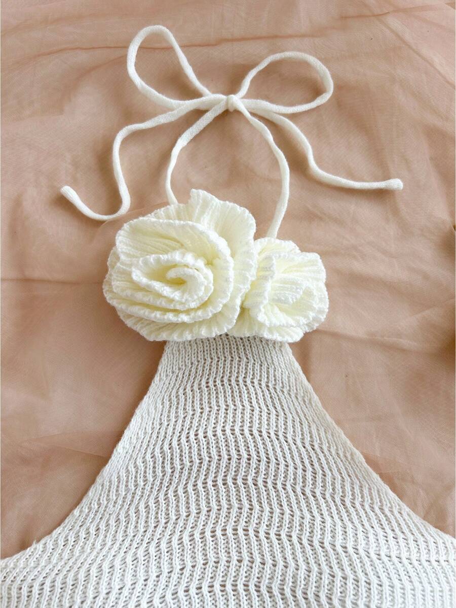 طقم من قطعتين من Soleia مصنوع يدويًا من أعلى وأسفل بدون ظهر مزين بالزهور ثلاثية الأبعاد وشورت قصير جدًا