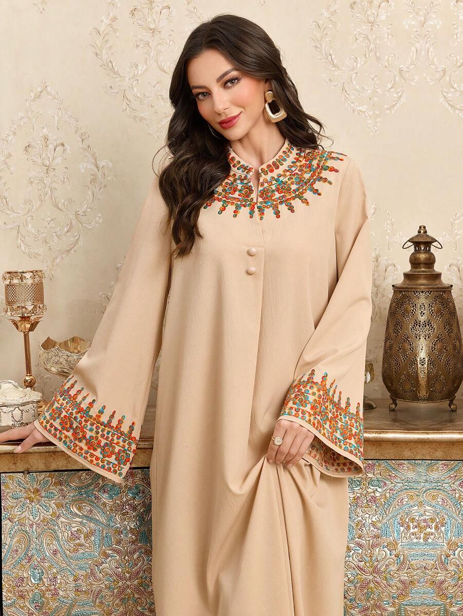 فستان أنيق بتصميم مريح يجمع بين البساطة والجاذبيه