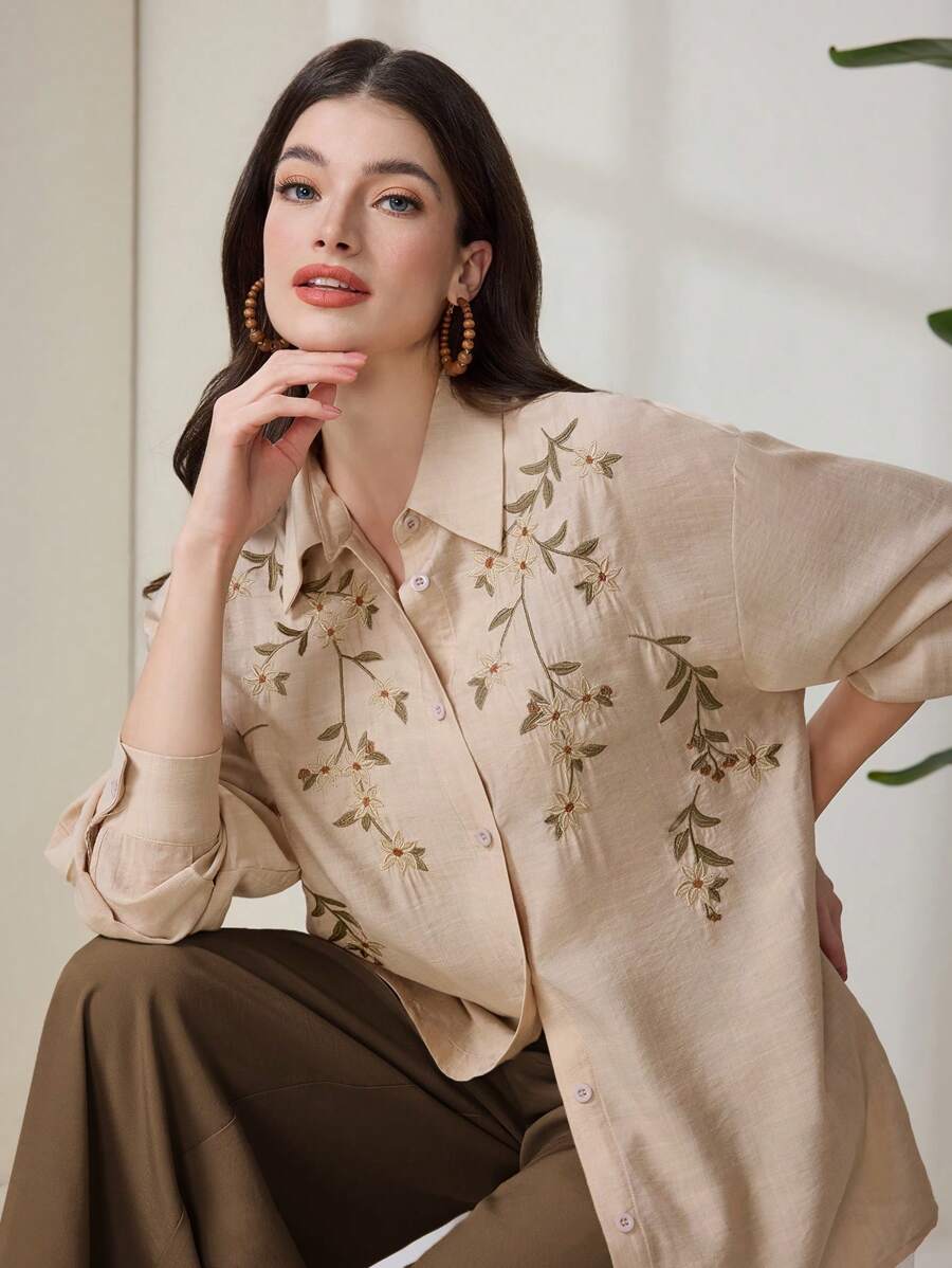 قميص نسائي كاجوال بأزرار من Veilorie بأكمام دولمان مطرزة بنباتات من shein