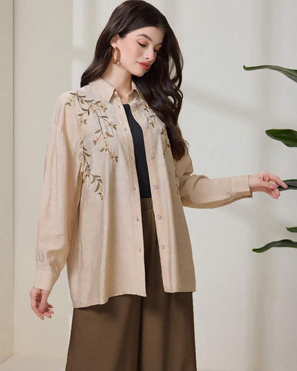 قميص نسائي كاجوال بأزرار من Veilorie بأكمام دولمان مطرزة بنباتات من shein