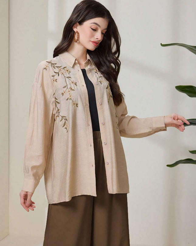 قميص نسائي كاجوال بأزرار من Veilorie بأكمام دولمان مطرزة بنباتات من shein