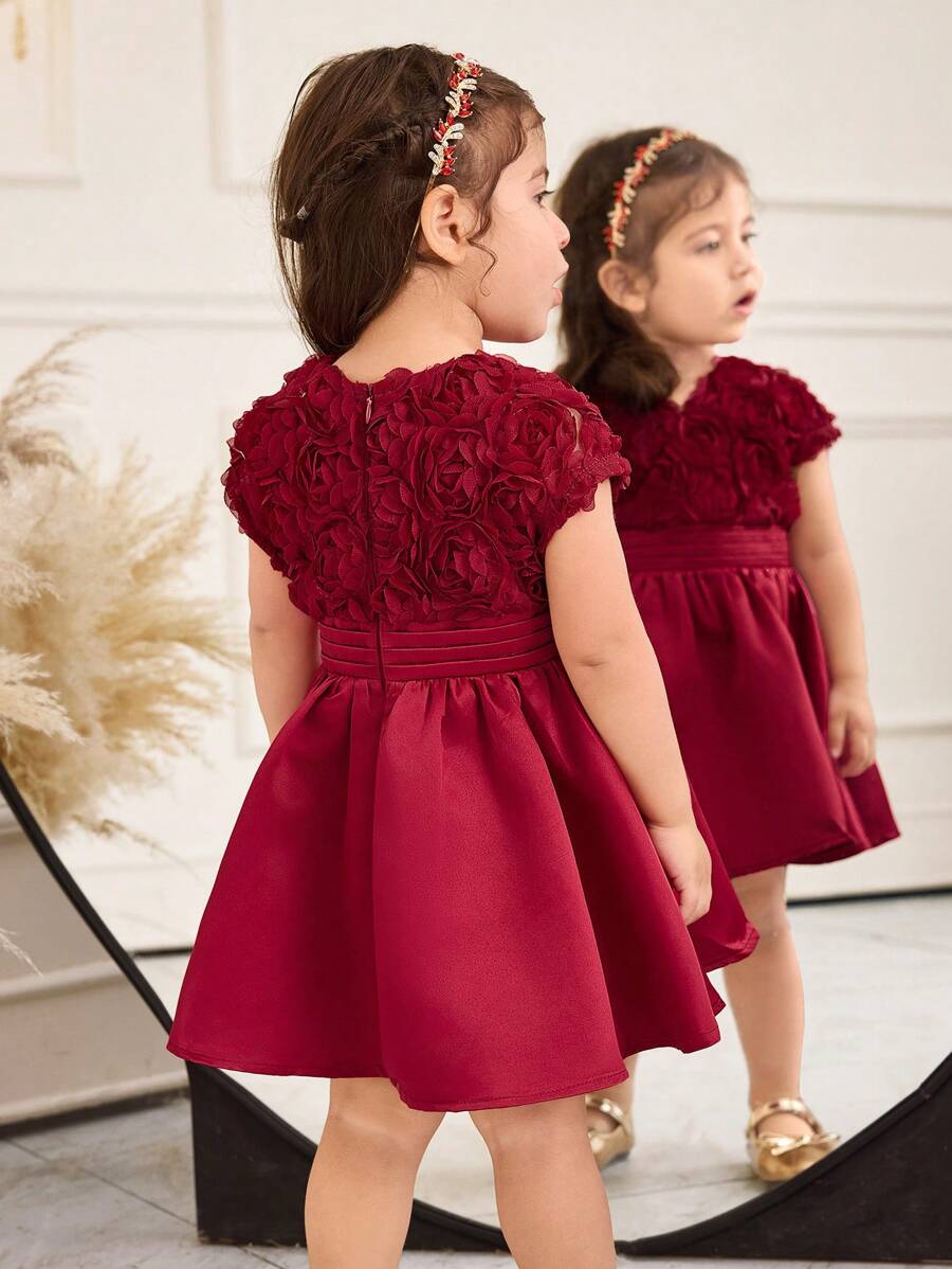 فستان شي إن للبنات الصغيرات أنيق  بنمط قصير ورقبة على شكل حرف V وأكمام قصيرة وطول متوسط