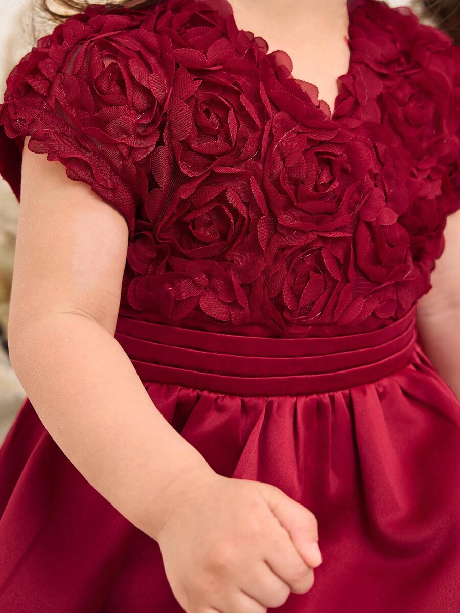 فستان شي إن للبنات الصغيرات أنيق  بنمط قصير ورقبة على شكل حرف V وأكمام قصيرة وطول متوسط