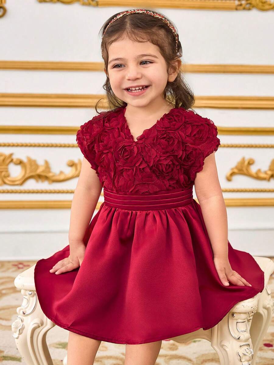 فستان شي إن للبنات الصغيرات أنيق  بنمط قصير ورقبة على شكل حرف V وأكمام قصيرة وطول متوسط