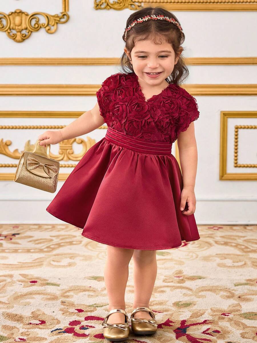 فستان شي إن للبنات الصغيرات أنيق  بنمط قصير ورقبة على شكل حرف V وأكمام قصيرة وطول متوسط