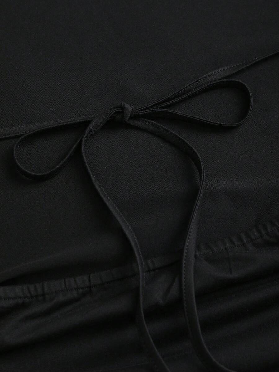 فستان نسائي قصير من Sweetra – ضيّق بدون أكمام، رقبة غائرة، ظهر مكشوف مع رباط خلفي