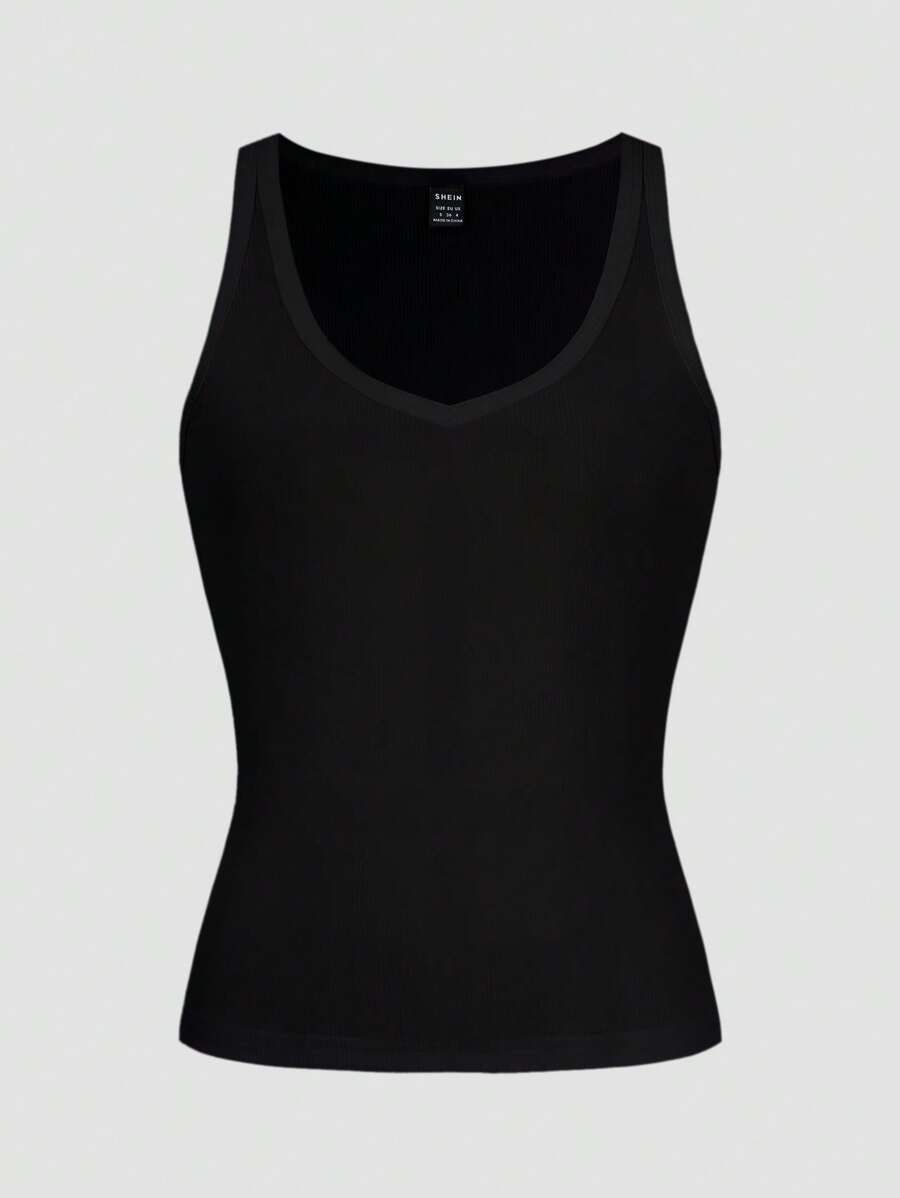 توب رياضي مثير من إيمري روز، بتصميم بسيط وقصة ضيقة