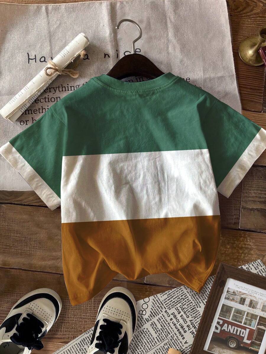 مجموعة من 3 قطع من تي شيرتات شي إن للأولاد الصغار بأكمام قصيرة وطبعة هندسية كلاسيكية