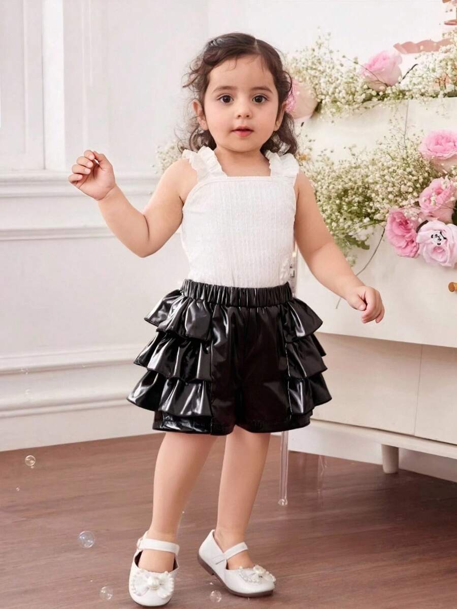 شورت بناتي سادة متعدد الطبقات من الجلد اللامع بخصر مرن