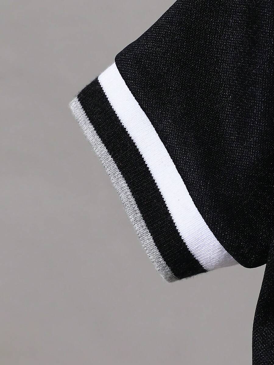 تى شيرت بولو محبوكة للأولاد الصغار. مناسبة للارتداء في النزهات