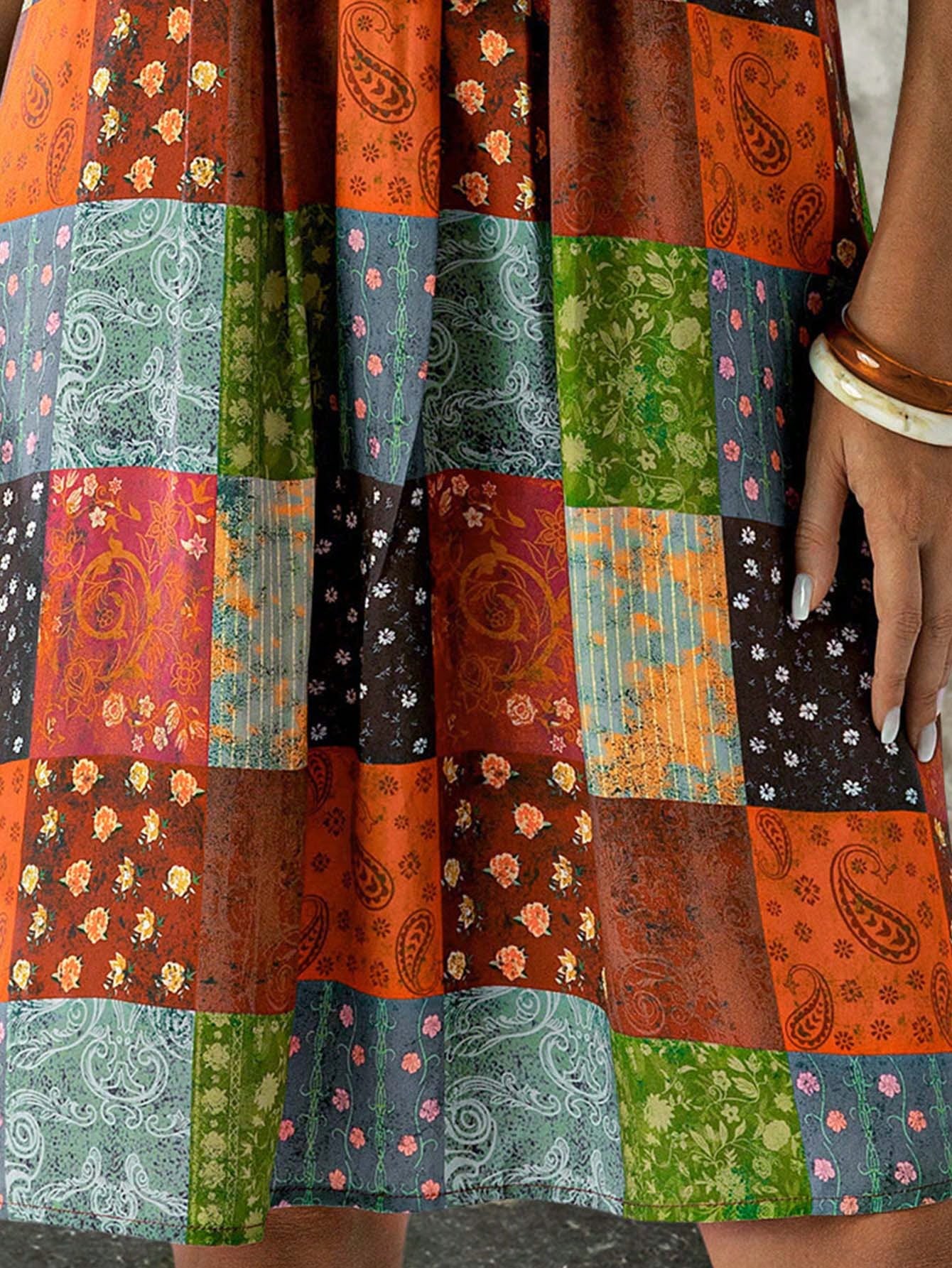 فستان EMERY ROSE نسائي بلا أكمام – بطبعة مربعات وبايزلي للعطلات