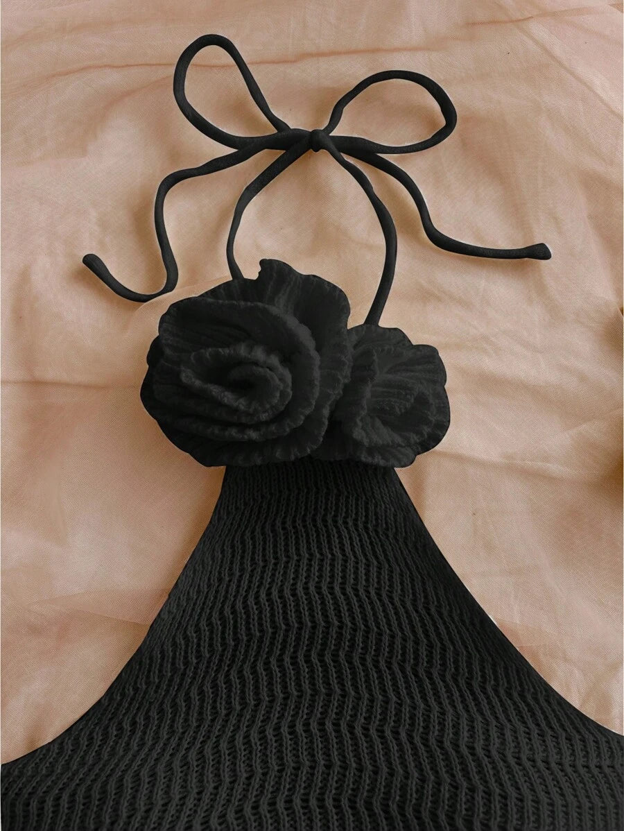 طقم من قطعتين من Soleia مصنوع يدويًا من أعلى وأسفل بدون ظهر مزين بالزهور ثلاثية الأبعاد وشورت قصير جدًا