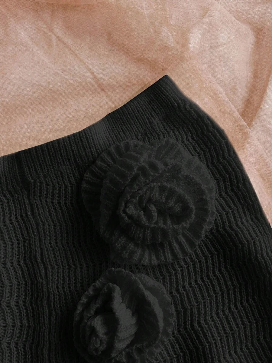 طقم من قطعتين من Soleia مصنوع يدويًا من أعلى وأسفل بدون ظهر مزين بالزهور ثلاثية الأبعاد وشورت قصير جدًا