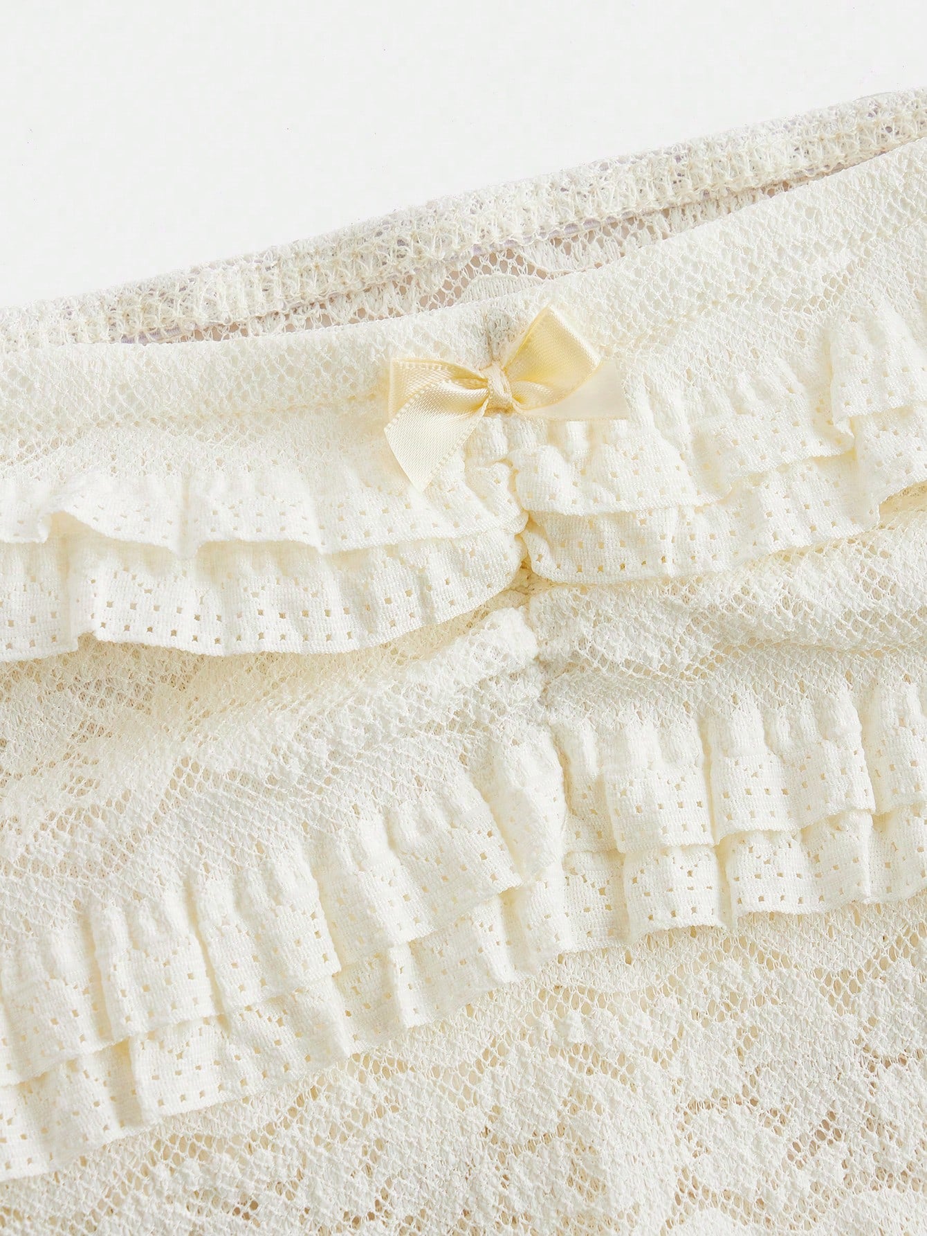 توب نسائي أنيق من Aloruh بلون سادة مع دانتيل