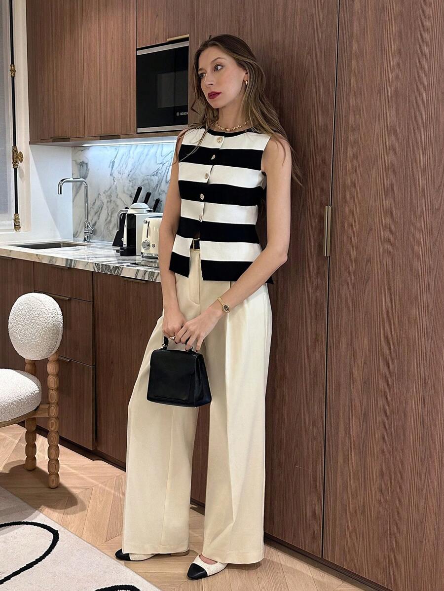 بلوزة فرنسية بسيطةمخططة باللونين الأبيض والأسود من Shein