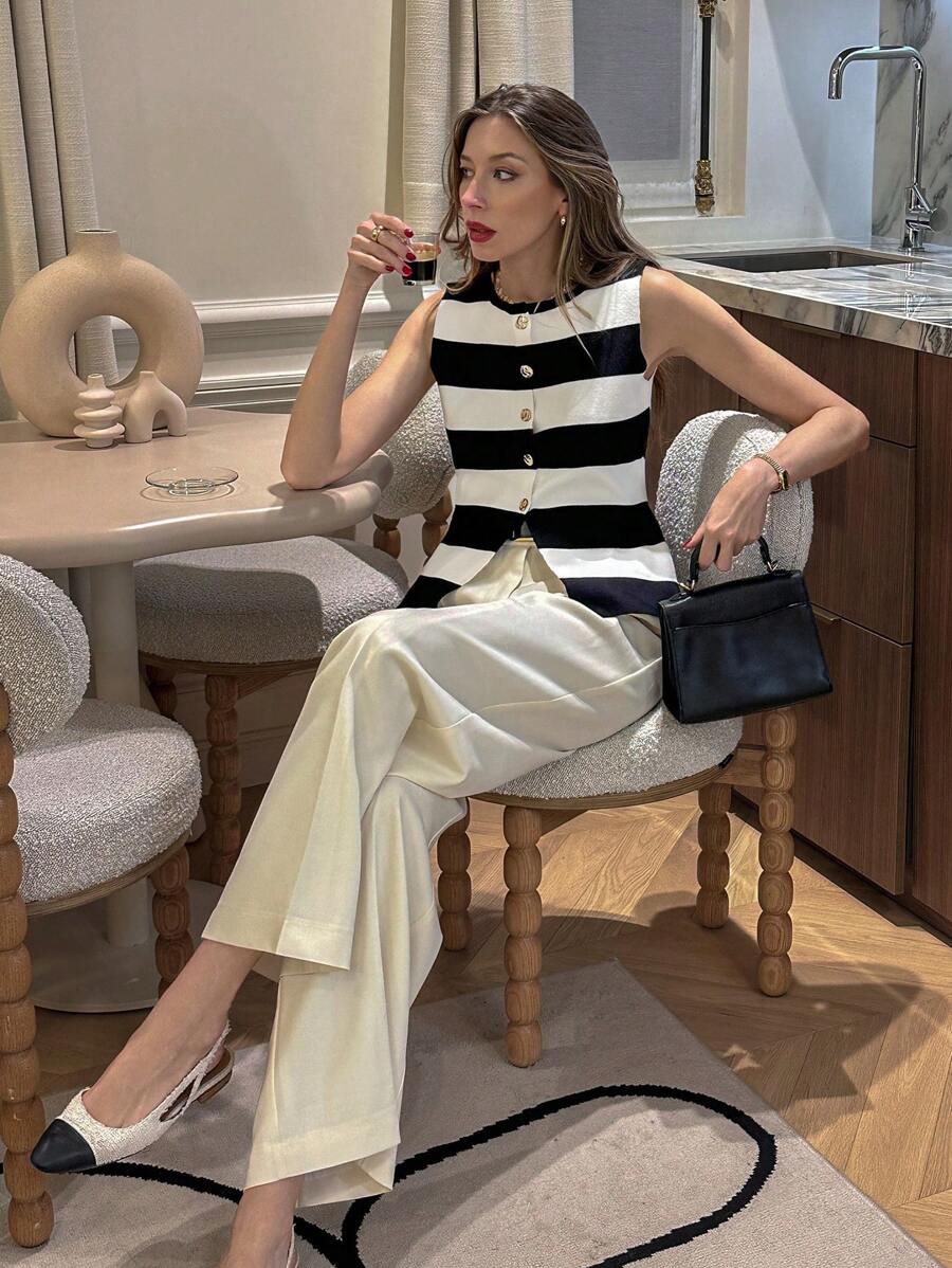 بلوزة فرنسية بسيطةمخططة باللونين الأبيض والأسود من Shein