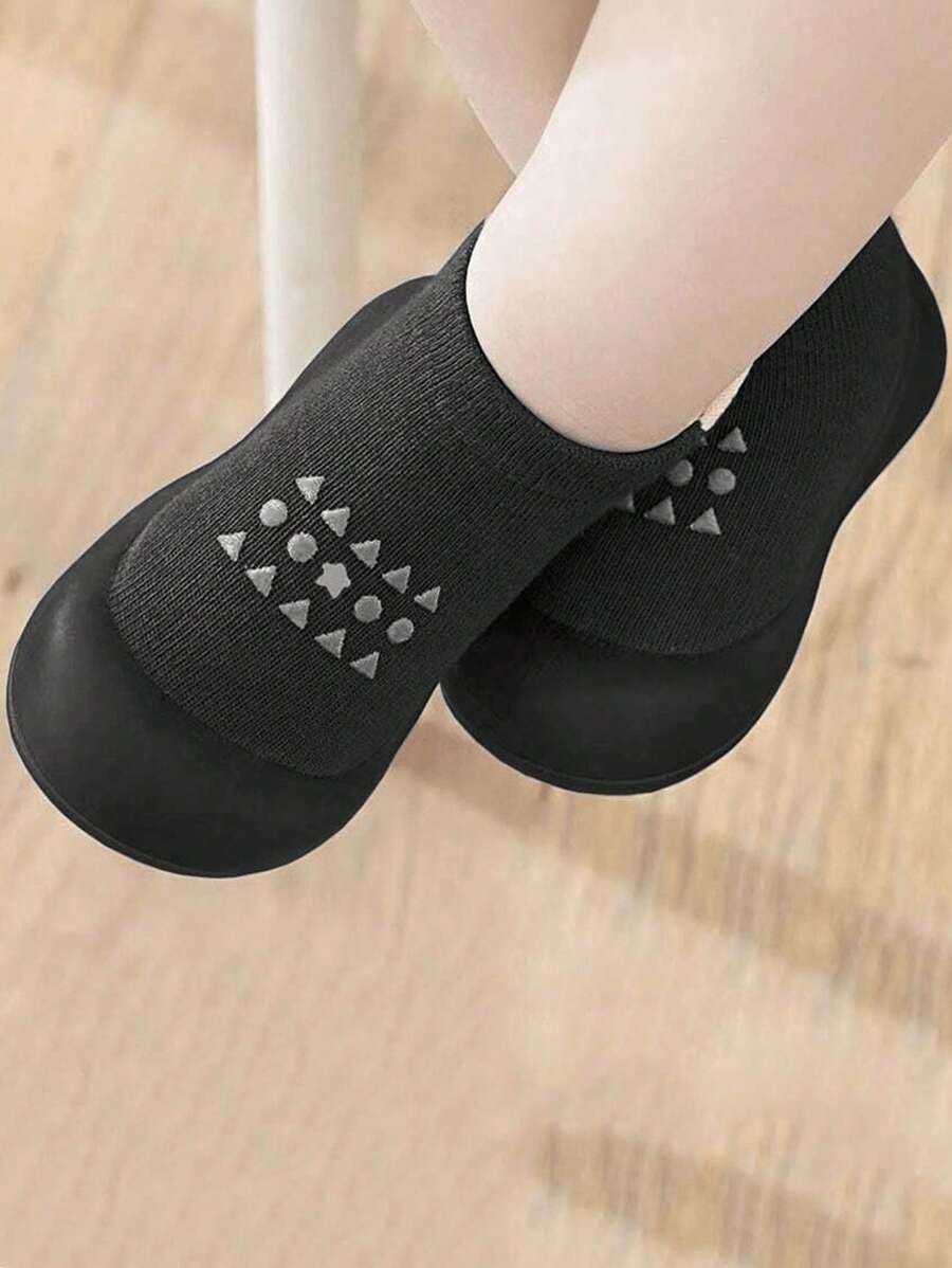 جوارب أطفال بسول سيليكون ناعم – مانعة للانزلاق ومناسبة للداخل والخارج