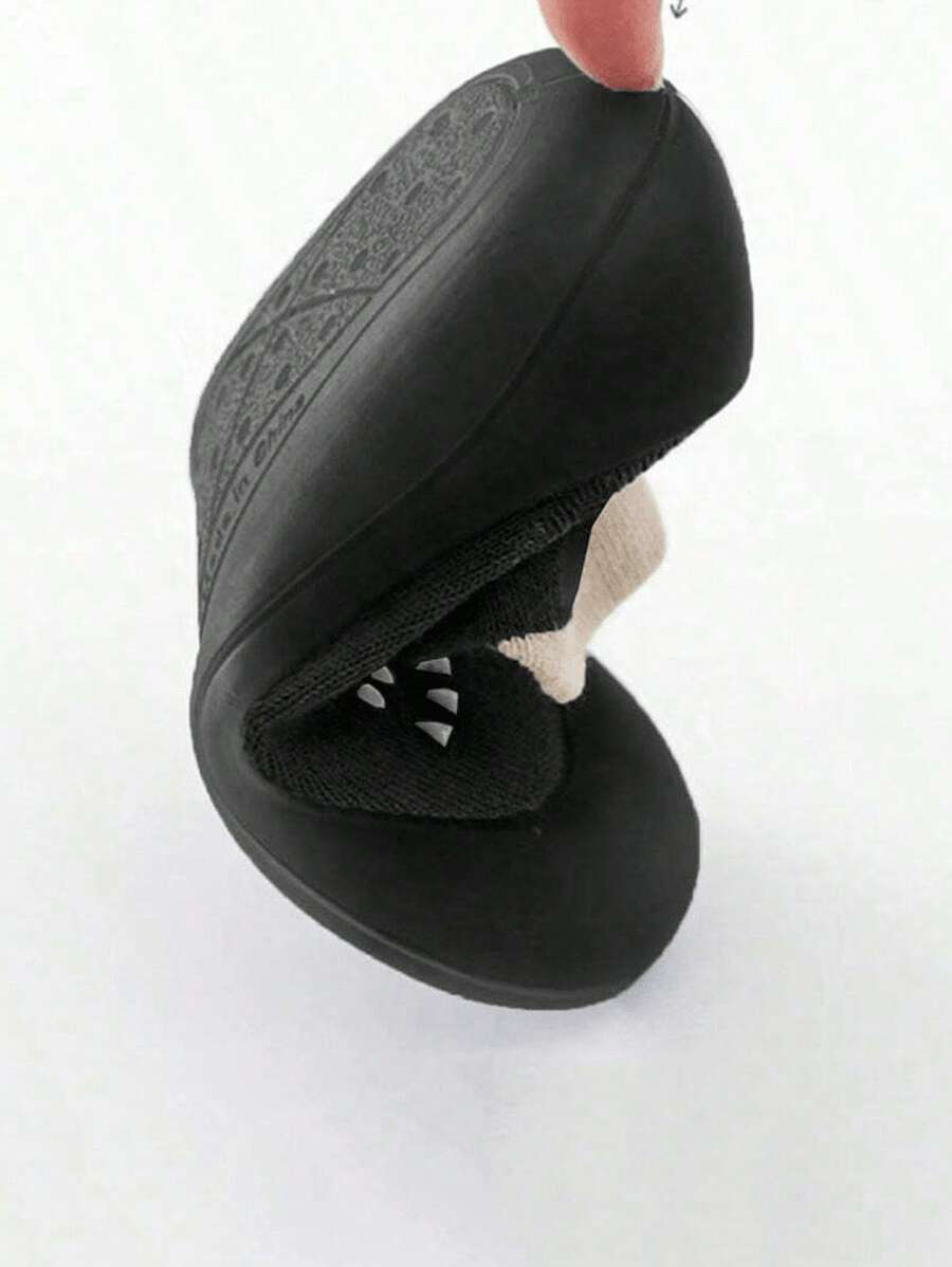 جوارب أطفال بسول سيليكون ناعم – مانعة للانزلاق ومناسبة للداخل والخارج