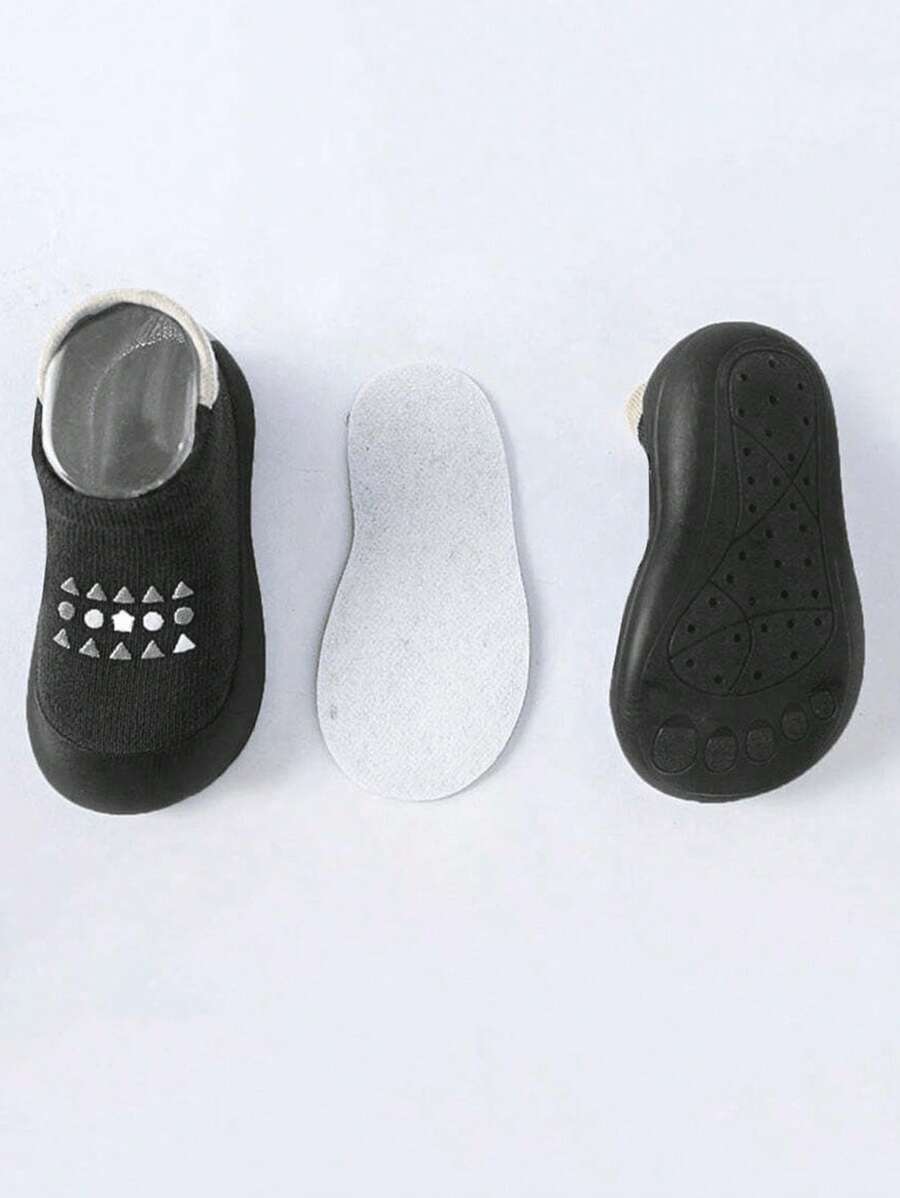 جوارب أطفال بسول سيليكون ناعم – مانعة للانزلاق ومناسبة للداخل والخارج