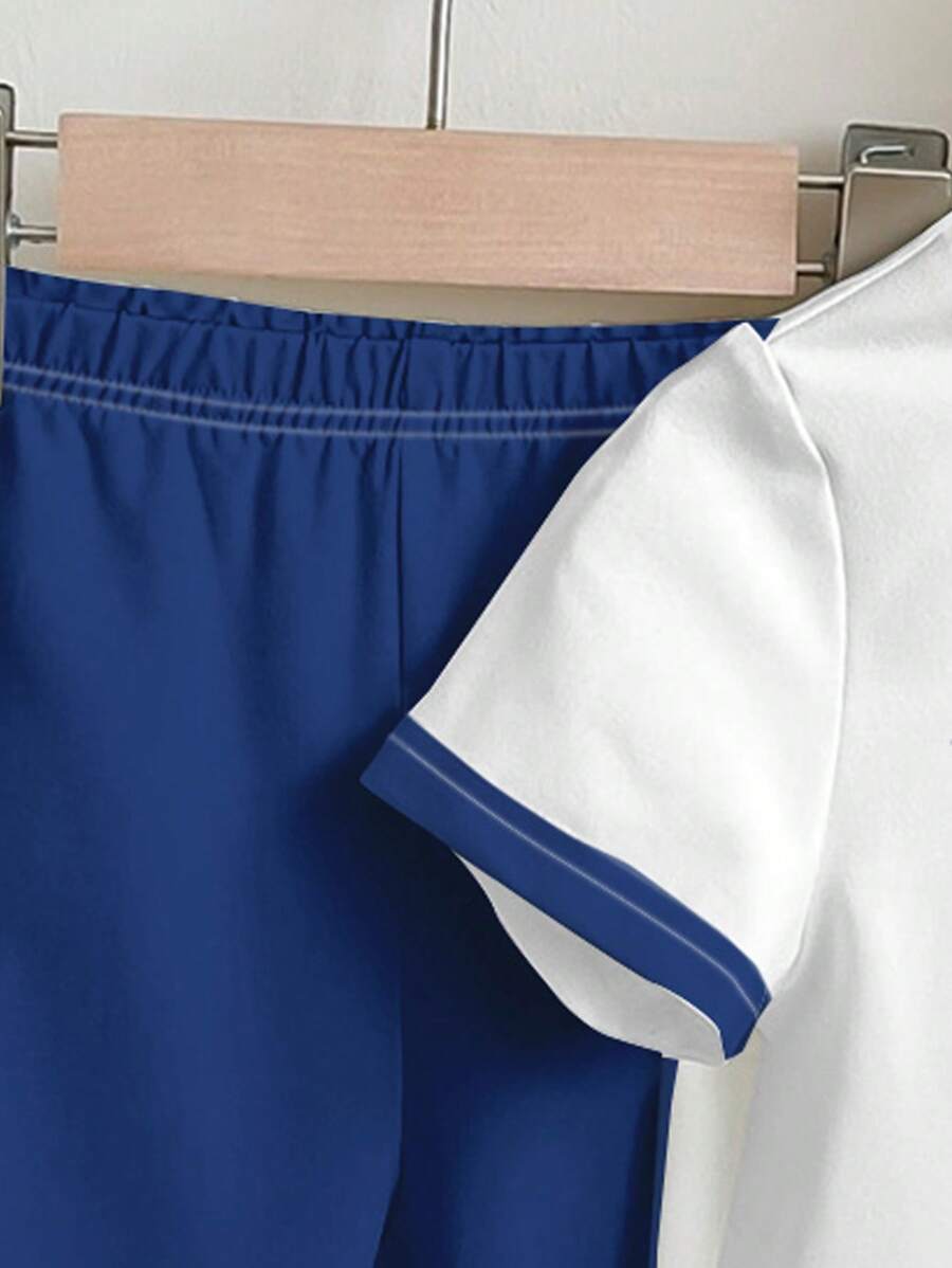 مجموعة من قطعتين من بلوزة وبنطلون واسع بأكمام قصيرة ورقبة دائرية وطبعة فراشات من SHEIN