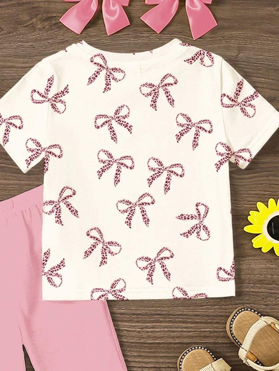 طقم ملابس صيفية كاجوال للبنات من SHEIN مكون من قطعتين، بطبعة جلد الفهد باللون الوردي، مع رقبة مستديرة وأكمام قصيرة، وبنطلون واسع.