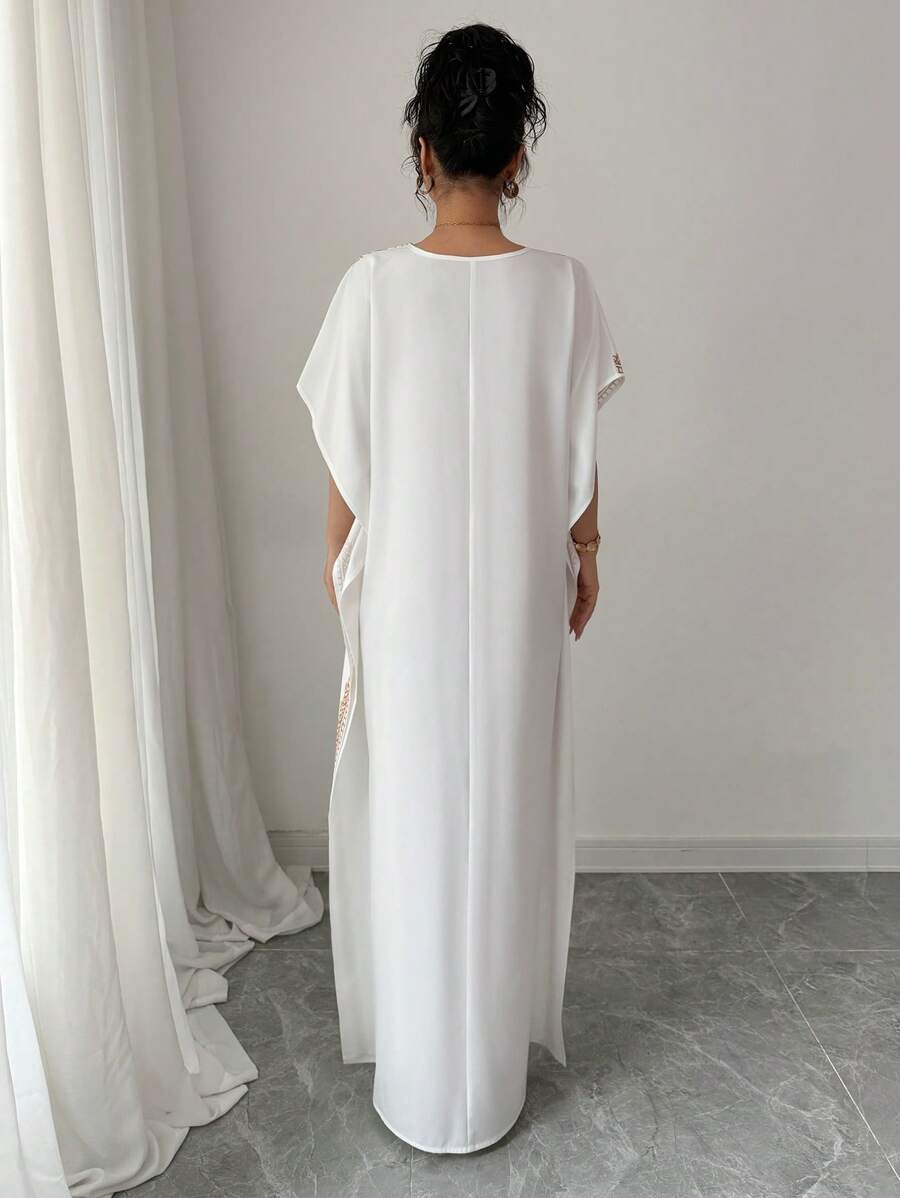 فستان نسائي أبيض بطبعة زهرية من Rafferiza – تصميم أنيق كاجوال بأكمام باتوين وحافة فضفاضة مع فتحة جانبية لفصلي الربيع والصيف