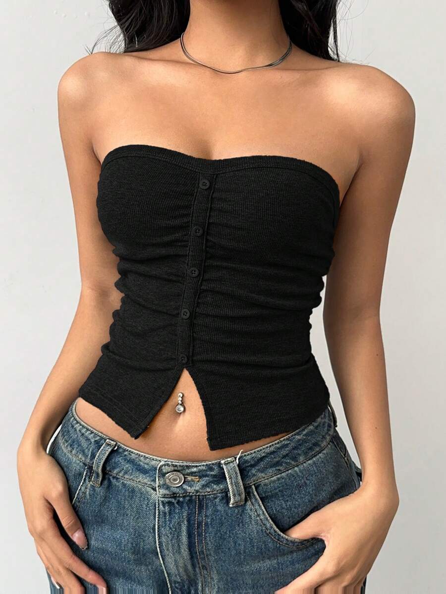 توب نسائي من SHEIN BASICS بلون سادة – تصميم قصير بدون حمالات من القماش المحبوك لإطلالة كاجوال عصرية