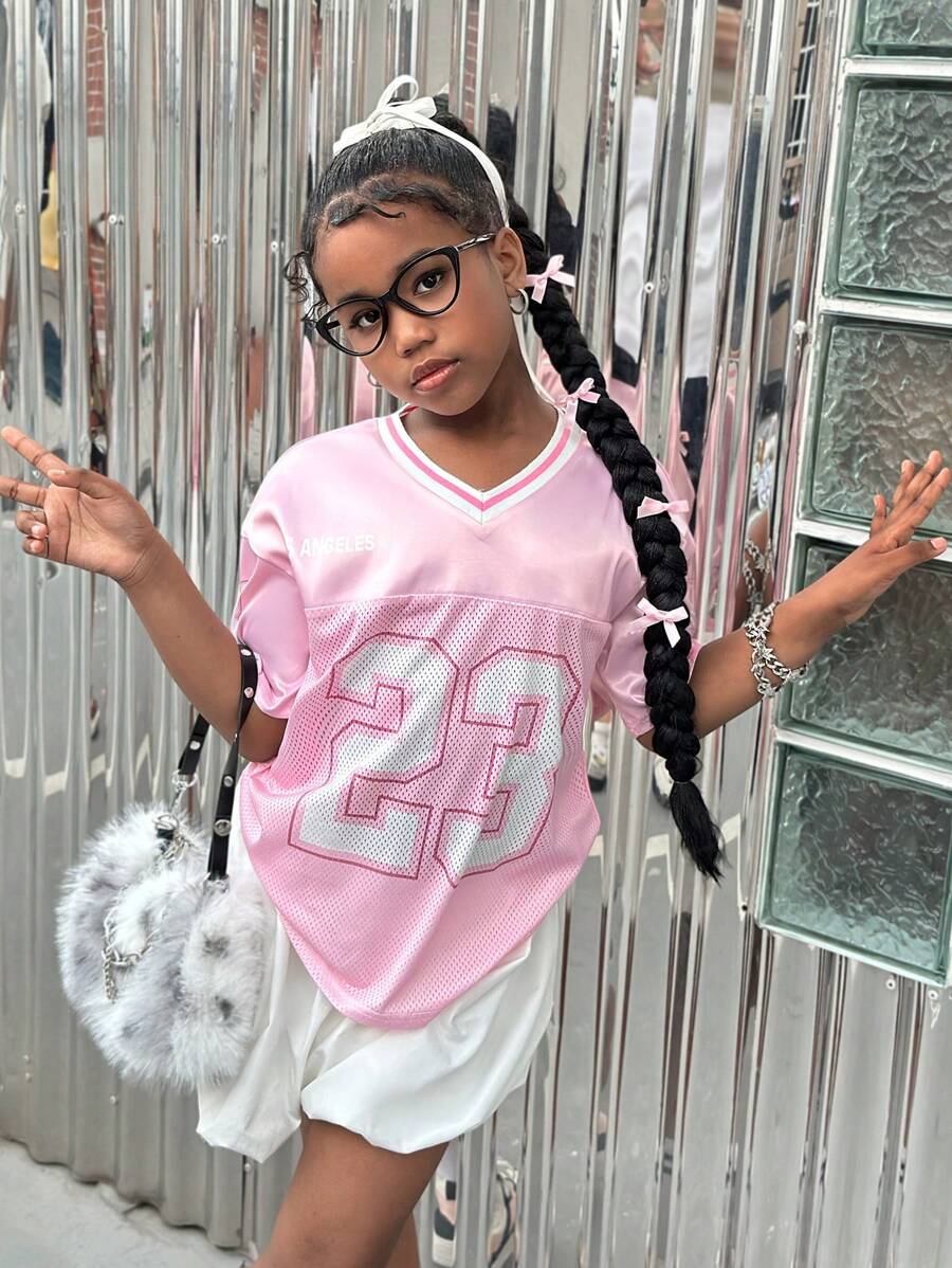 بلوزة SLAYR KIDS للفتيات المراهقات بتصميم الشارع، مضلعة، مطبوعة بألوان متعددة، بفتحة رقبة على شكل حرف V، بأكمام قصيرة