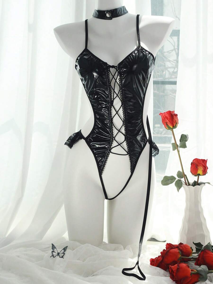 طقم جمبسوت نسائي بونك أسود من الجلد الصناعي – إطلالة جريئة ومثيرة