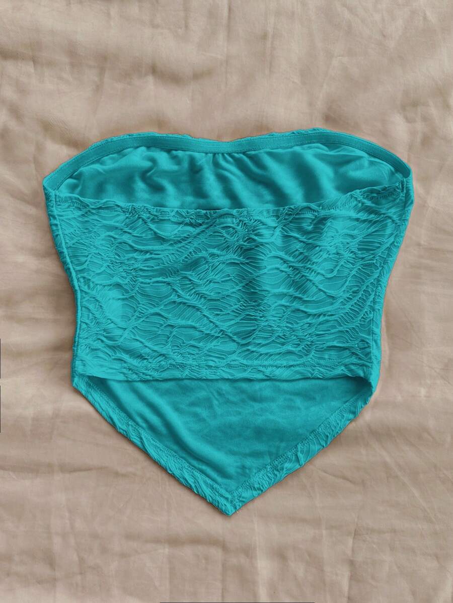 توب نسائي قصير بدون أكتاف بلون سادة من Soleia