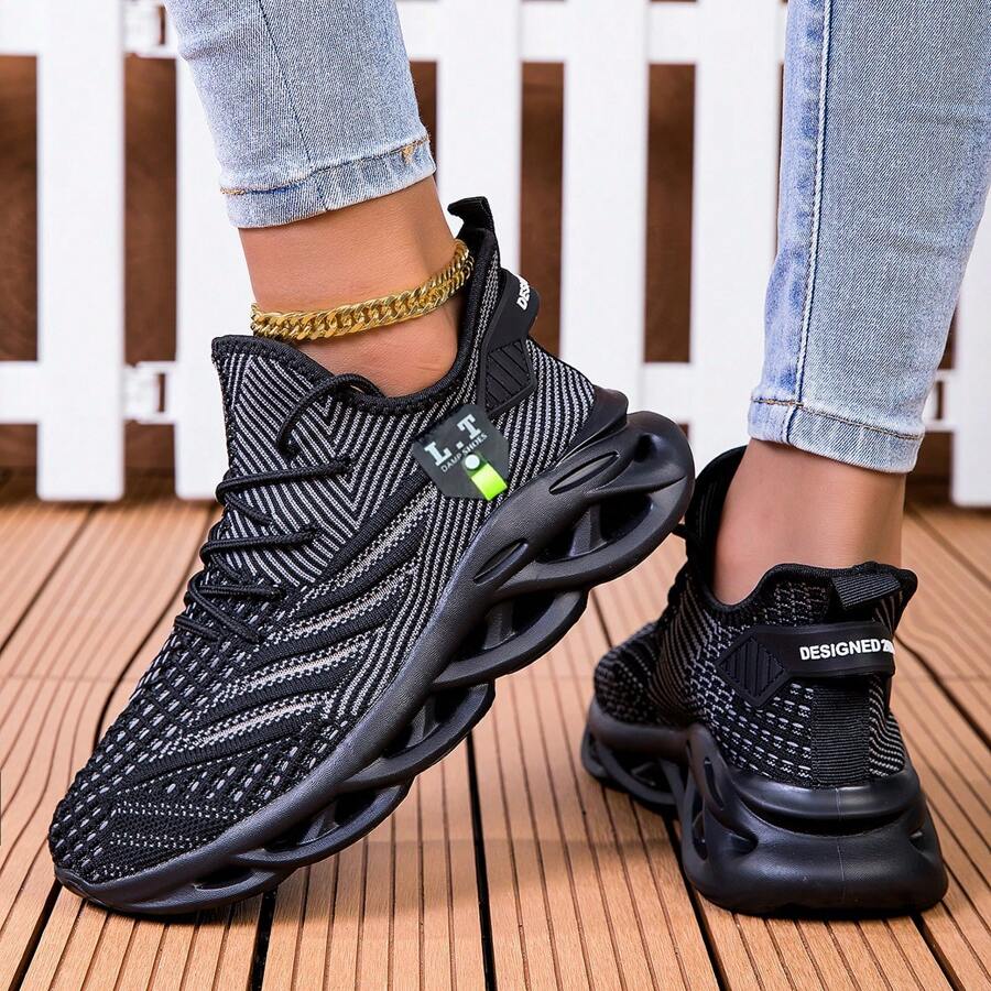 حذاء رياضي رجالي أسود بتصميم عصري من Shein