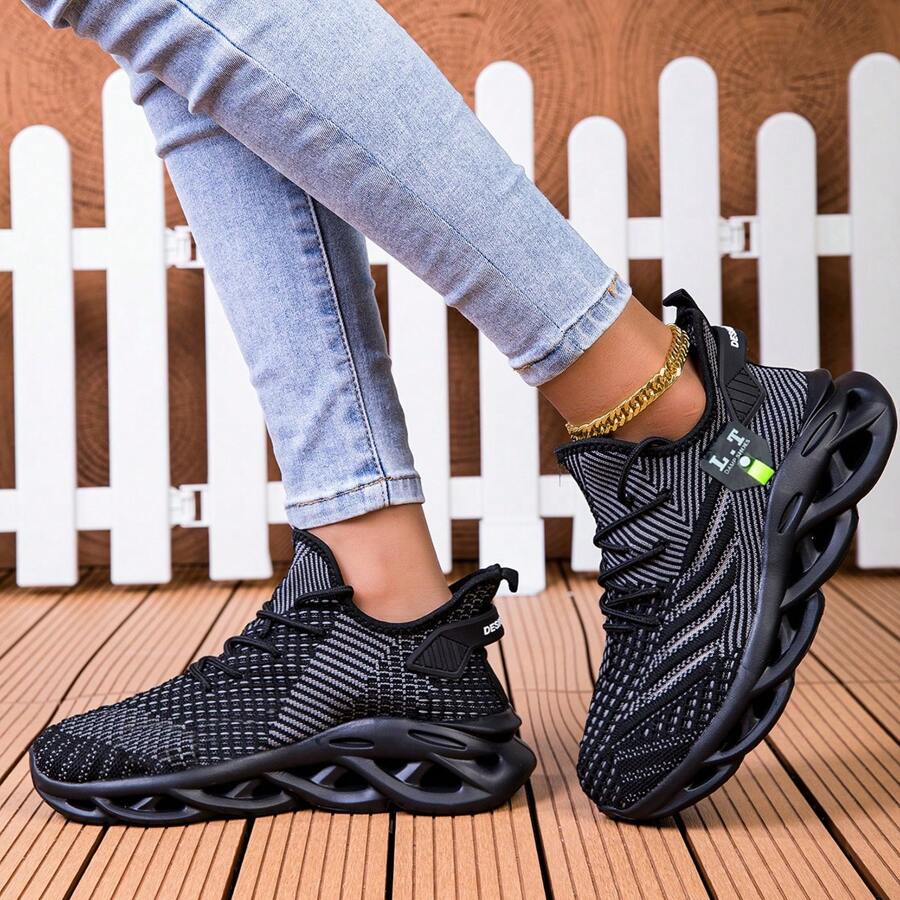 حذاء رياضي رجالي أسود بتصميم عصري من Shein