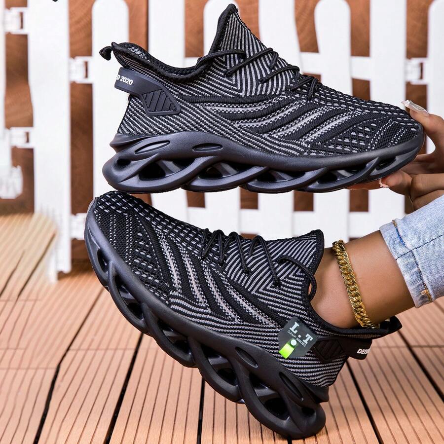 حذاء رياضي رجالي أسود بتصميم عصري من Shein