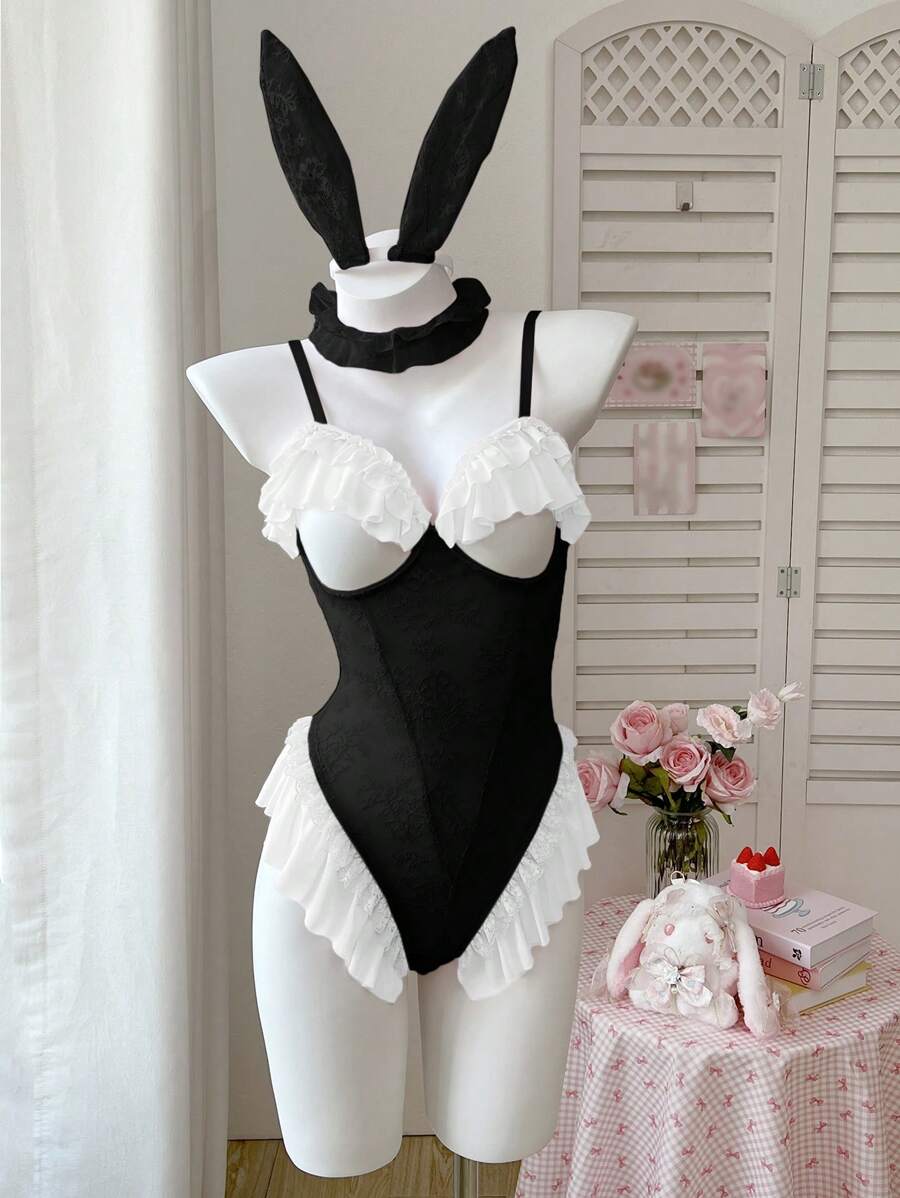 طقم لانجري نسائي 3 قطع – جمبسوت أرنب مثير بدانتيل وشرائط رفيعة من PetitDoll