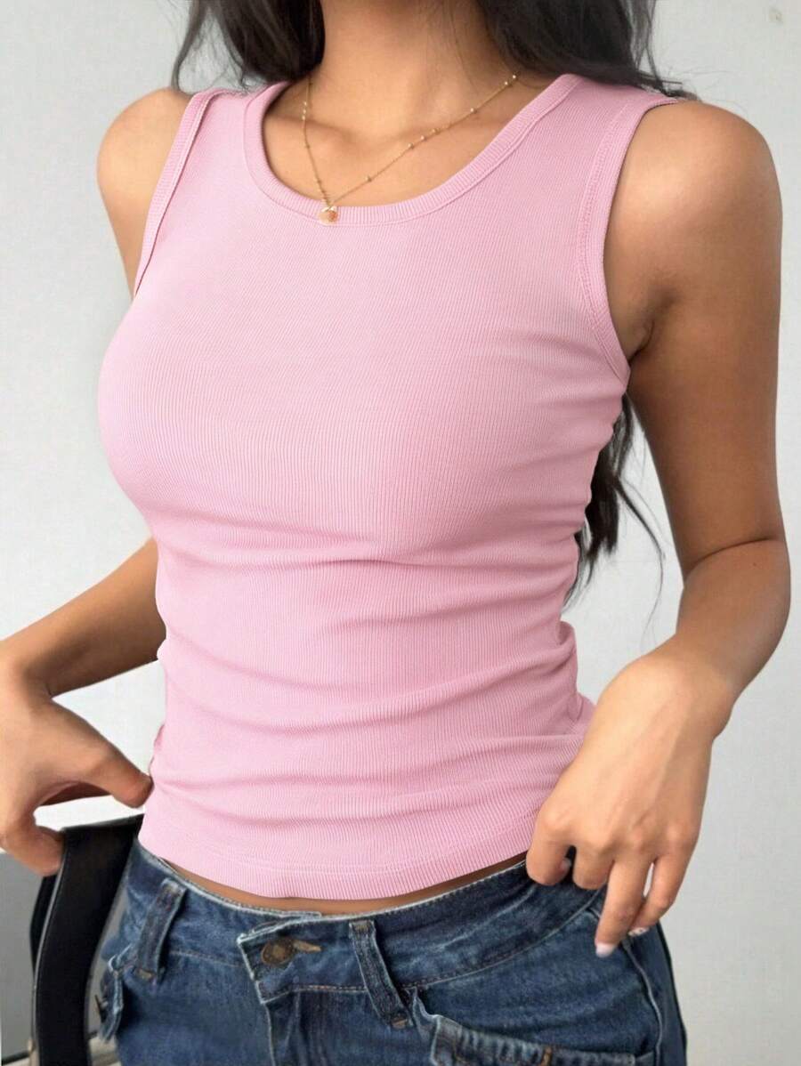 توب كت نسائي بتصميم رياضي ضيق مضلع – بسيط ومريح للإطلالات الكاجوال والرياضية