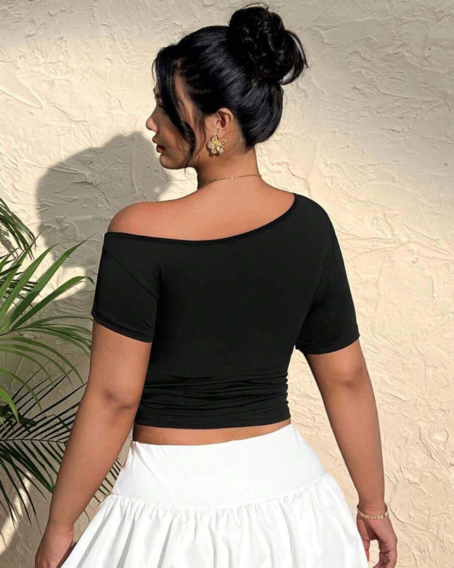 تي شيرت SHEIN EZwear نسائي مقاس كبير برقبة غير متماثلة وأكمام قصيرة