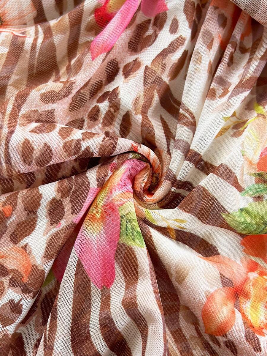 فستان قصير مثير للنساء من Soleia بطبعة حيوانية وزهور وفتحة رقبة على شكل حرف V